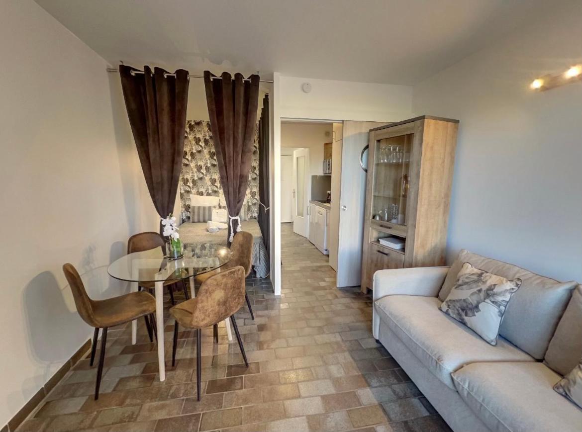 "Les Voiles" Hyeres Apartment Bagian luar foto