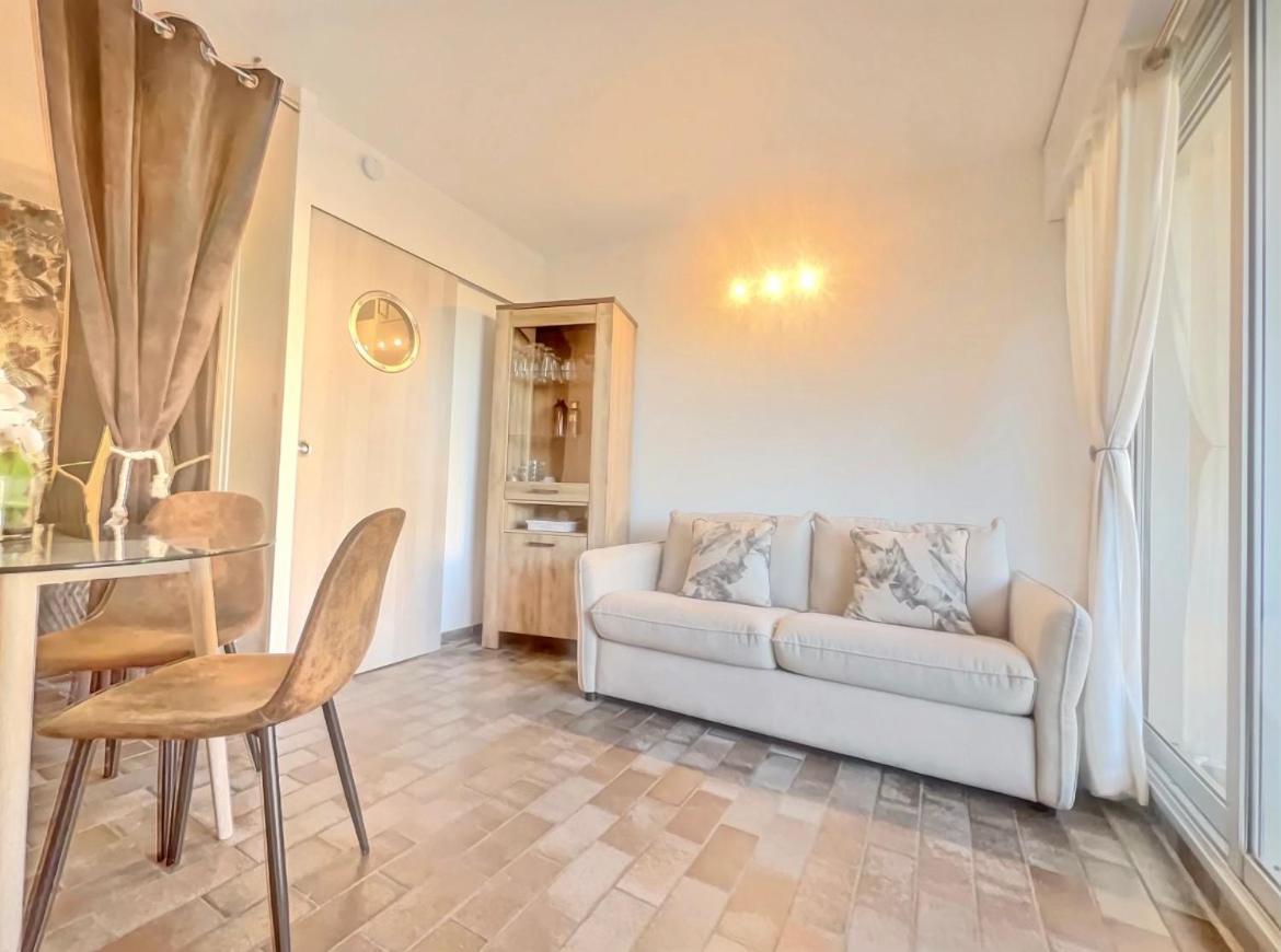 "Les Voiles" Hyeres Apartment Bagian luar foto