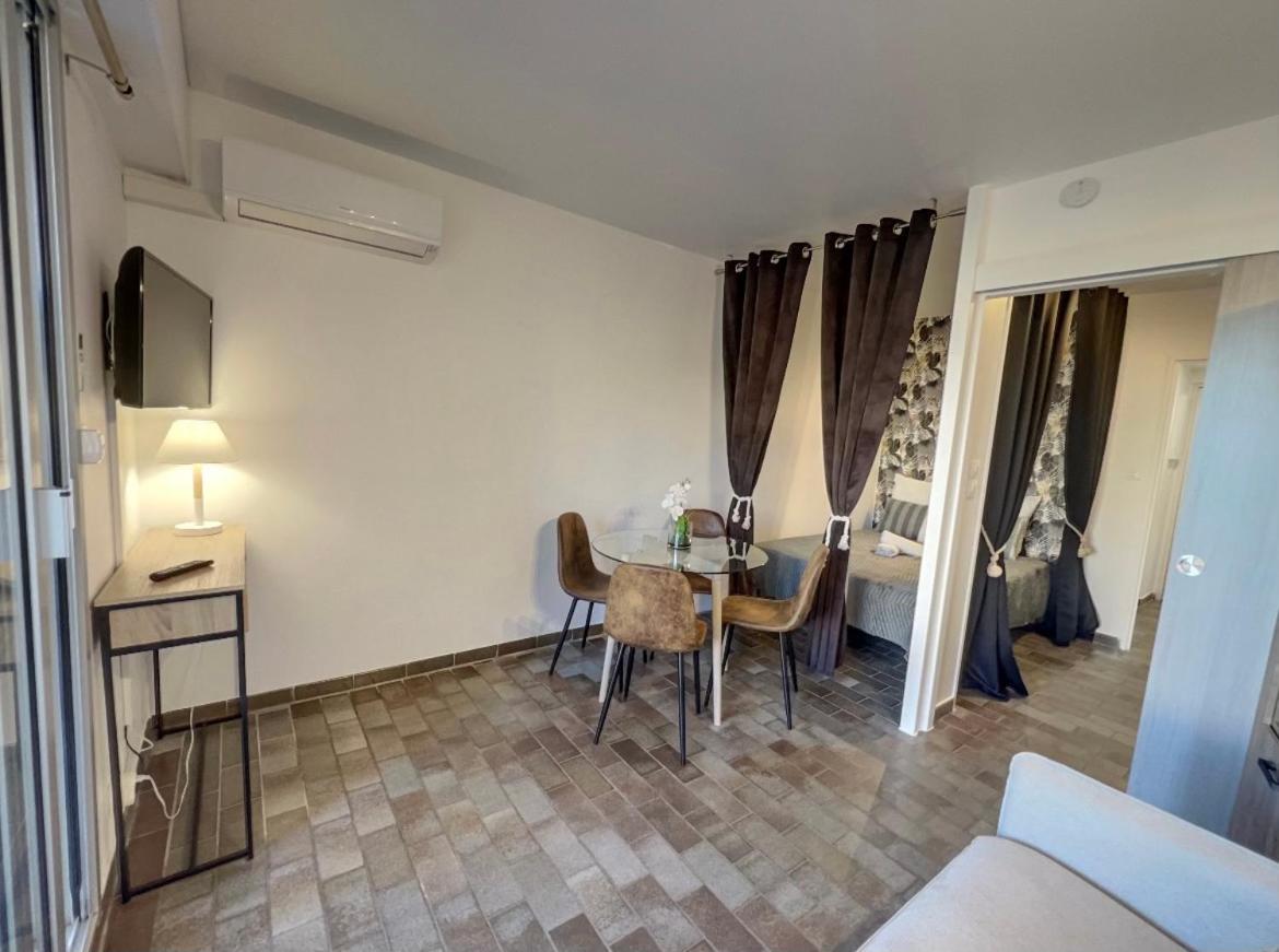 "Les Voiles" Hyeres Apartment Bagian luar foto