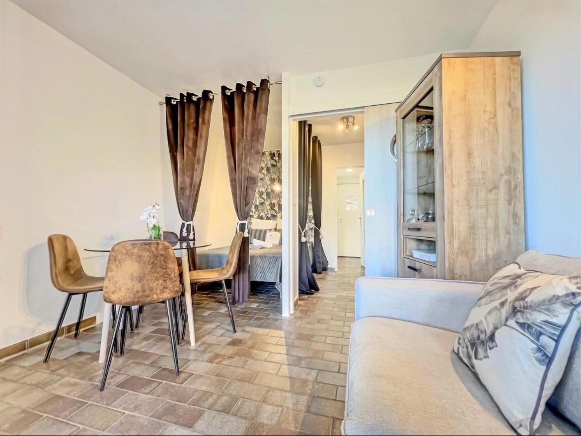 "Les Voiles" Hyeres Apartment Bagian luar foto