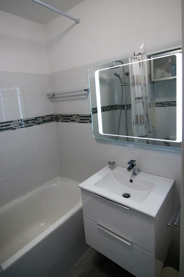 "Les Voiles" Hyeres Apartment Bagian luar foto