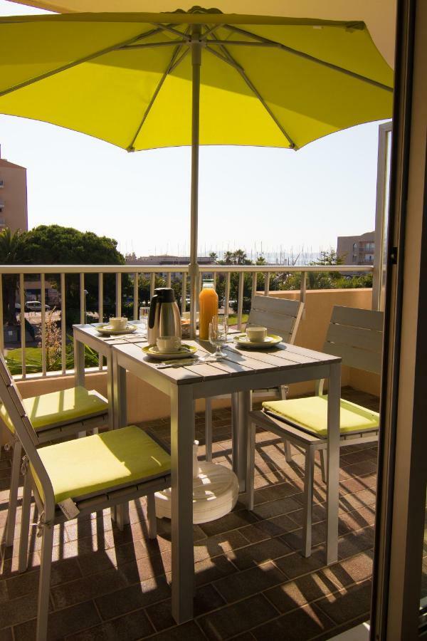 "Les Voiles" Hyeres Apartment Bagian luar foto